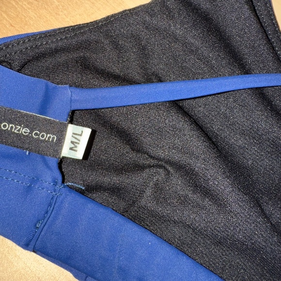 Onzie Flow Pyramid Sports Bra EUC in Navy - Picture 5 of 6